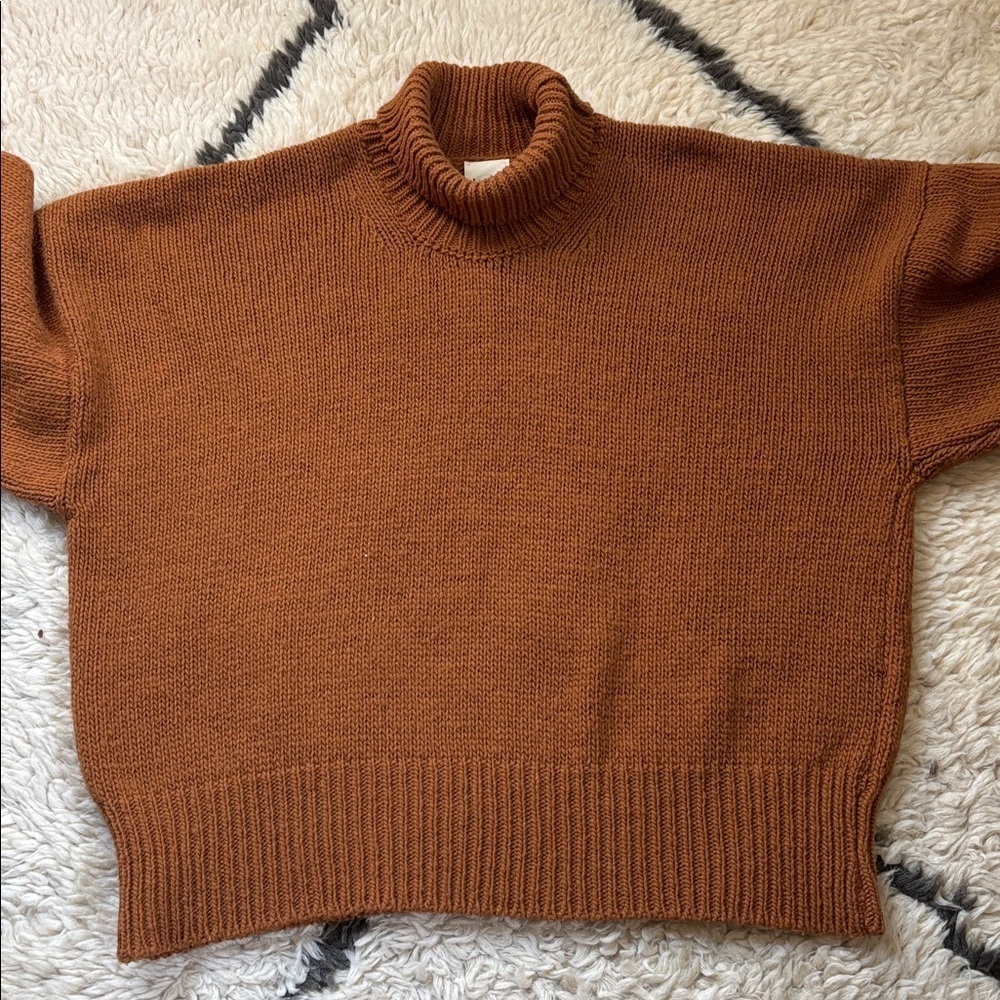 Babaa Turtleneck Sweater - Picture 10 of 17